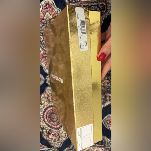 Brand New Authentic Michael Kors Hat & Scarf Set β Sealed in Box with Tag On - Picture 5 of 9